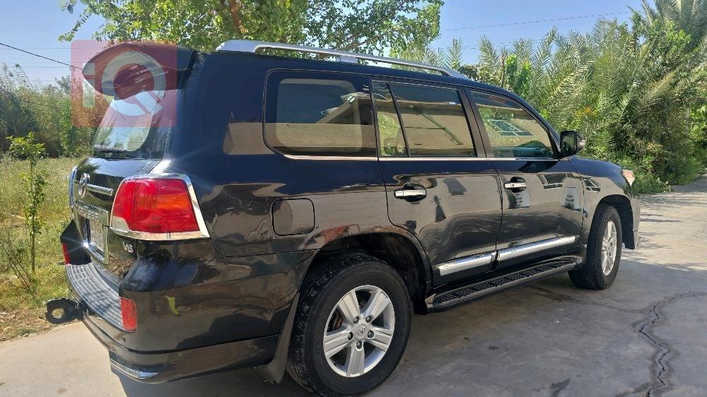 تۆیۆتا لاند کروزەر